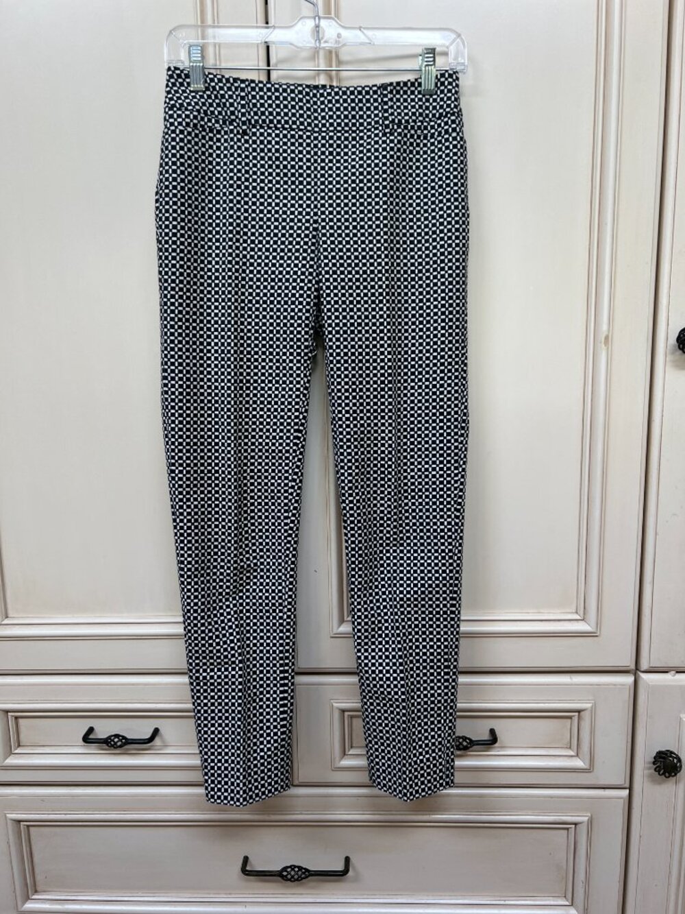 White House Black Market Black and White Ankle Length Pants Size 00R